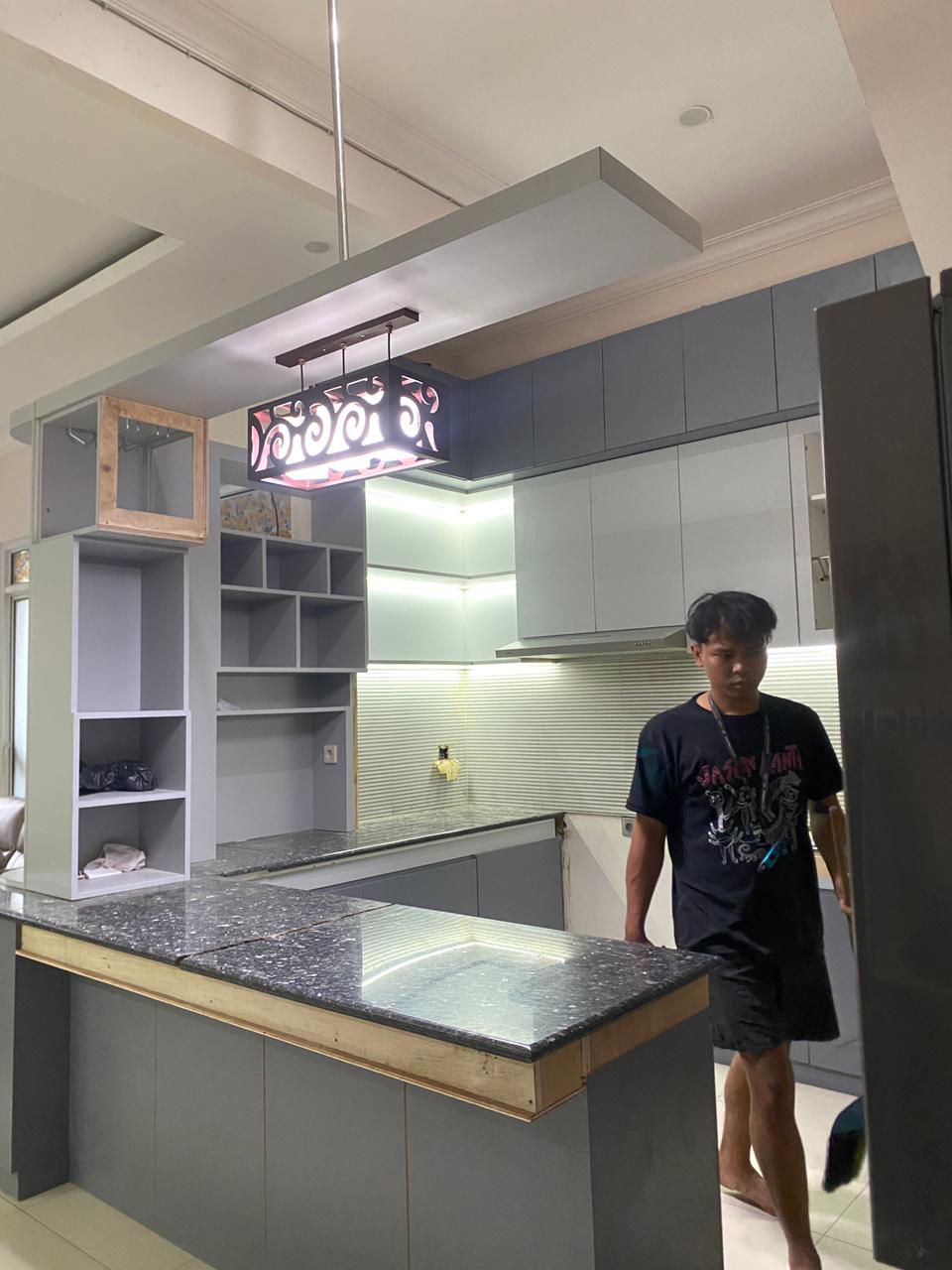 PESANAN KITCHEN SET CUSTOM DI TANGERANG

1. Kabinet Kitchen Atas :Multiplek, Finish HPL , Rel Slowmotion , Engsel Slowmotions , Rak Piring , Rak Sendok ( Merk standard )
2. Kabinet Kitchen Bawah : Multiplek, Finish HPL , Rel Slowmotion , Engsel Slowmotions , Rell Gas 3,3 M2
3. Lemari Pajangan samping Kitchen 1 Multiplek, Finish HPL , Rel Slowmotion , Engsel Slowmotions 2,1 M1
5. Lemari Pajangan samping Meja Bar
Multiplek, Finish HPL , Rel Slowmotion , Engsel Slowmotions , Wall Panel 3 M2
6. Meja Bar Multiplek, Finish HPL , Rel Slowmotion , Engsel Slowmotions 1,8 M2