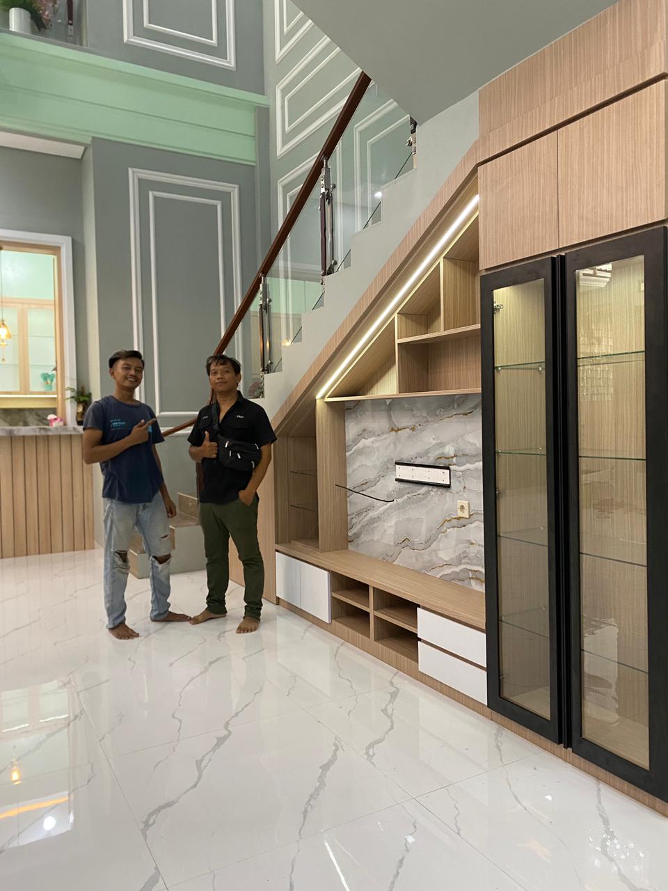 Kabinet bawah tangga, Pak Mulya, Zia Emerald, Harapan Mulya